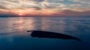 Siehe da: Der Bodensee hat eine neue Insel. (Bild: Benjamin Manser)