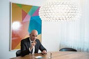 Bei den Sozialdetektiven stellt sich SP-Bundesrat Alain Berset gegen seine Partei. (Bild: Corinne Glanzmann/LZ (Bern, 14. August 2017))