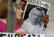Ein Foto des mutmasslich ermordeten Journalisten Jamal Kashoggi. Bild: Jacquelyn Martin/AP (Washington, 10. Oktober 2018)
