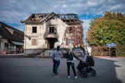 Das abgebrannte Restaurant Sonne, am Sonntag, 7. Oktober 2018, in Oberriet. (Bild: Benjamin Manser)