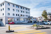 In einer Wohnung an der Talackerstrasse in Frauenfeld wurde am Dienstagabend eine tote Frau aufgefunden. (Bild: Andrea Stalder)