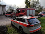 Die Einsatzkräfte vor Ort. (Bild: Geri Holdener)
