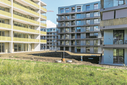 Die Gestaltung des Zwischenraums kommt heute beim Bauen oft zu kurz – nach Meinung des Autors auch hier im Schweighof. Bild: Philipp Schmidli (Kriens, 4. September 2018)