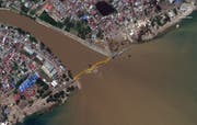 Dieses Satellitenfoto zeigt eine zerrüttete Brücke in Palu. (Foto: DIGITALGLOBE HANDOUT/Keystone, Palu, 1. Oktober 2018)