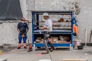Für viele Berufe des Baugewerbes, im Bild die Ebikoner Baufirma Schmid, besteht Stellenmeldepflicht. (Bild: Nadia Schärl, Ebikon, 2. Oktober 2018)