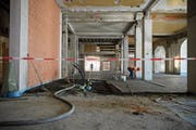 Auch Zulieferleitungen geraten öfters ins Visier der Baustellen-Diebe. (Bild: Anthony Anex /Keystone)