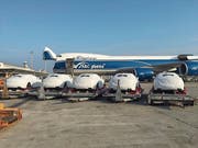 Luxuskarossen aus Italien: In diesen Maserati sollen während des Apec-Gipfels hochrangige Gäste chauffiert werden. (Bild: Handout AirBridgeCargo/EPA (11. Oktober 2018))