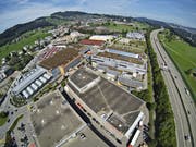 Ende der 1950er-Jahre bekundete Gaiserwald Interesse daran, sich der Stadt St.Gallen anzuschliessen. Aus den folgenden Kontakten wurde allerdings nichts - aufgrund des Desinteresses der Stadt. Anfang der 1970er-Jahre legte Gaiserwald die Idee ad acta. Das Bild zeigt Abtwil mit Blick von der Autobahn in Richtung Tannenberg. (Bild: Michel Canonica -15. Augst 2013)
