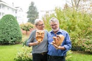 Das Gallipaar 2019: Irène und René Flad zu Hause in Kriens. Bild: Roger Grütter (20. Oktober 2018)