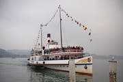 Das Dampfschiff «Stadt Luzern» auf seiner letzten Fahrt, bevor es für drei Jahre in der Werft verschwindet. Bild: Corinne Glanzmann (Luzern, 21. Oktober 2018)