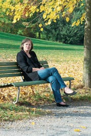 Aus der Schweiz nach Irland: Dort hat Gabrielle Alioth «Narrenfreiheit» beim Schreiben. (Bild: Silvia Wiegers)
