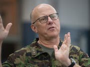 Der Chef der Armee, Korpskommandant Philippe Rebord, besuchte die betroffene Rekrutenschule. (Bild: KEYSTONE/MARCEL BIERI)
