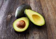 Für die Produktion von einem Kilogramm Avocado werden 1000 Liter Wasser benötigt. (Bild: Kai Schwabe/Imago)