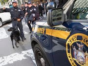 Amerikanische Sicherheitskräfte haben am Donnerstag den Fund weiterer Briefbomben bekanntgegeben. (Bild: KEYSTONE/AP/MARY ALTAFFER)