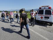 Ein weiterer Tagesmarsch liegt an: Einige der Flüchtlinge aus Honduras in Huixtla auf ihrem Weg Richtung USA. (Bild: KEYSTONE/EPA EFE/JOSE MENDEZ)