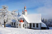 Die Kirche im Hergiswald in Kriens/Obernau. (Bild: Corinne Glanzmann, 27. Dezember 2010)
