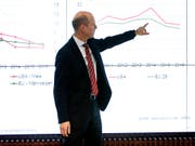 Der Chef von Bucher Industries, Jacques Sanche, kann deutlich mehr Aufträge und Umsatz verkünden. (Bild: KEYSTONE/SIGGI BUCHER)