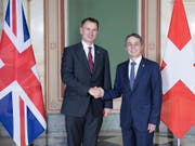 Aussenminister Ignazio Cassis und sein britischer Amtskollege Jeremy Hunt wollen die gegenseitigen Beziehungen der beiden Staaten weiter vertiefen. (Bild: KEYSTONE/PETER SCHNEIDER)