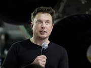 Der Chef des Autoherstellers Tesla, Elon Musk, hat am Mittwoch sein Versprechen eingelöst und bei seiner Elektroauto-Firma einen Quartalsgewinn erwirtschaftet. (Bild: KEYSTONE/AP/CHRIS CARLSON)