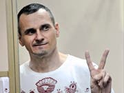 Das EU-Parlament hat am Donnerstag in Strassburg entschieden, den diesjährigen Sacharow-Preis für Meinungsfreiheit an den in Russland inhaftierte ukrainische Filmemacher Oleg Senzow zu vergeben. (Bild: KEYSTONE/AP/STR)
