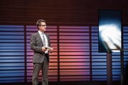 BAK-Chefökonom Martin Eichler gestern Abend im KKL. (Bild: Manuela Jans)