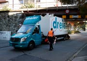 Die Polizei musste die Strasse sperren. (Bild: Stefan Kaiser (Zug, 25. Oktober 2018))