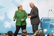 Die deutsche Bundeskanzlerin Angela Merkel und CDU-Ministerpräsident Volker Bouffier am Donnerstag in Fulda. (Bild: Thomas Lohnes/Getty)
