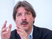 SGB-Präsident Paul Rechsteiner fordert, dass die unteren und mittleren Einkommensklassen vom wirtschaftlichen Aufschwung profitieren. (Bild: KEYSTONE/MARCEL BIERI)