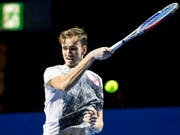Der Russe Daniel Medwedew fordert in Basel am späten Samstagnachmittag Roger Federer (Bild: KEYSTONE/ALEXANDRA WEY)