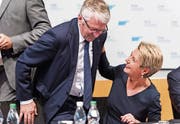 Gemeinsam im Rampenlicht: Bundesratskandidatin Karin Keller-Sutter und Nationalrat Walter Müller. (Bild: Thomas Hary (Wil, 9. Oktober 2018))