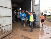 Nach dem Unwetter in Mallorca packte Tennisprofi Rafael Nadal mit an bei den Aufräumarbeiten. (Bild: Key/Mayka Navarro)