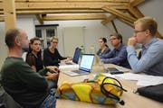 Sitzung der Jugendkommission in einem Raum des Jugendtreffs am Bleicherweg: Lukas Galli, Ramona Spring, Nina Rodel (Präsidentin), Marija Kunac, Jean-Claude Bissig und Silvio Rüegger. (Bild: Georg Stelzner, 25. Oktober 2018)