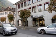 Ein Teil der heutigen UKB-Räumlichkeiten im Parterre des Hauptsitzes an der Bahnhofstrasse 1 in Altdorf bleibt auch nach dem Bezug des Neubaus am Bahnhofplatz 1 für Dienstleistungen der UKB erhalten. (Bild: Corinne Glanzmann (Altdorf, 18. Oktober 2018) )