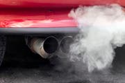 Vor allem die Automobilbranche wird bei den Anlagen der Pensionskasse Stadt Luzern negativ vermerkt. (Bild: Gaetan Bally/Keystone)