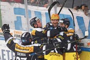 Eine Attraktion der Liga: Ambri-Topskorer Dominik Kubalik (Mitte). (Bild: Alessandro Crinari/Keystone (Ambri, 12. Oktober 2018))