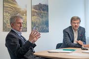 Bankratspräsident Heini Sommer (links) und Christoph Bugnon, der Vorsitzende der Geschäftsleitung der Urner Kantonalbank, sind von der Notwendigkeit und Richtigkeit der Strategie 2021 überzeugt. (Bild: Corinne Glanzmann (Altdorf, 18. Oktober 2018))