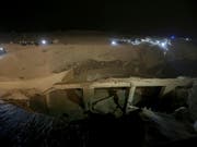 In Jordanien ist am Donnerstag wegen einer plötzlichen Flut eine Brücke eingestürzt. Die Zahl der Toten ist auf 20 gestiegen, darunter viele Kinder und Jugendliche. (Bild: KEYSTONE/AP/RAAD ADAYLEH)