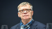 Peter Wanner an der Medienkonferenz zum Joint Venture der AZ Medien und der NZZ-Regionalmedien am 7. Dezember 2017. Bild: Chris Iseli