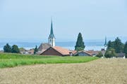 Blick auf die Altnauer Kirchtürme und das beschauliche Oberdorf. (Bild: Donato Caspari)