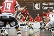 Lauri Liikanen (am Ball) verpasst mit Ad Astra Sarnen die Überraschung gegen Chur knapp. (Bild: Manuela Jans-Koch (Sarnen, 25. Oktober 2018))