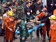 Die Zahl der Toten durch den Bergschlag vom vergangenen Samstag in einer Kohlegrube in Ostchina ist auf acht gestiegen. Dreizehn Bergleute wurden am Freitag noch vermisst. (Bild: KEYSTONE/AP XinHua/GUO XULEI)