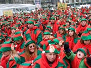 Finnland sucht per Jobinserat Weihnachtselfen aus aller Welt als besondere Reiseleiter für Wintersafaris in Lappland. (Bild: KEYSTONE/AP SYKEC/CHARLES SYKES)