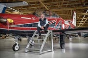 Pilatus-Verwaltungsratspräsident Oscar J. Schwenk vor einem PC-21 für Australien. (Bild: Pius Amrein, Stans, 27. Oktober 2018)