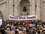 «Rom sagt Basta» – die Einwohner Roms haben genug vom Chaos in der Stadt. (Bild: KEYSTONE/AP/ANDREW MEDICHINI)
