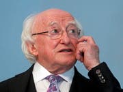 Irlands Präsident wurde klar für eine zweite Amtszeit wiedergewählt: der 77-jährige Michael D. Higgins. (Bild: KEYSTONE/EPA/TOMS KALNINS)