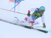Wendy Holdener kämpft sich auf dem Rettenbachgletscher im Schneetreiben durch die Tore (Bild: KEYSTONE/AP/ALESSANDRO TROVATI)