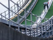 Killian Peier hat die Einsiedler Sprungschanze auf dem Weg zum dritten Meistertitel in Folge im Griff (Bild: KEYSTONE/THOMAS HODEL)
