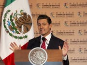 Videobotschaft: Mexikos Präsident Enrique Peña Nieto hat am Freitag den Migranten der Flüchtlings-Karawane die Unterstützung seines Landes zugesagt. (Bild: KEYSTONE/EPA EFE/FRANCISCO GUASCO)