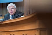 Dem Schwyzer SVP-Ständerat Peter Föhn (SVP/SZ) ist der UNO-Migrationspakt ein Dorn in Auge. (Bild: Marcel Bieri/Keystone)