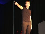 Rob Spence schlüpft bei seinem Auftritt in der Spurbar in zahlreiche verschiedene Rollen. (Bild: Svenja Rimle)